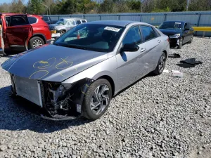Hyundai Elantra 2.0L 4 2025