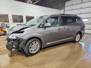 Toyota Sienna 3.5L 6 2015