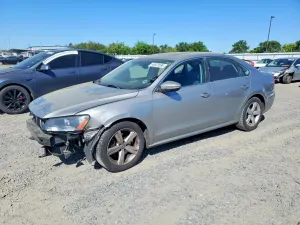 Volkswagen Passat 2.0L 4 2012