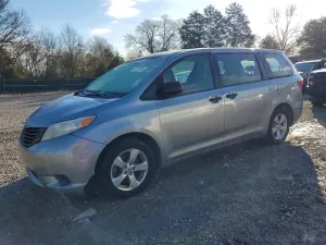 Toyota Sienna 3.5L 6 2017