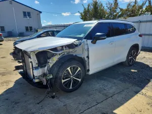 Toyota Highlander 3.5L 6 2021