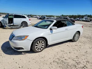 Chrysler 200 2.4L 4 2012