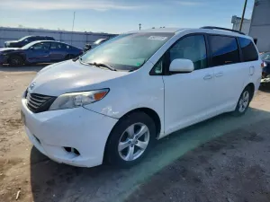 Toyota Sienna 3.5L 6 2012