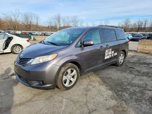 Toyota Sienna 3.5L 6 2012