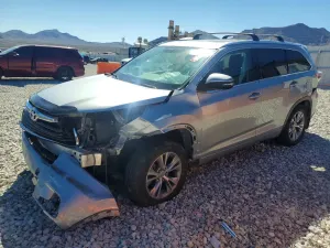 Toyota Highlander 3.5L 6 2015