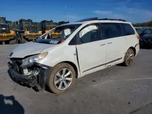 Toyota Sienna 3.5L 6 2016