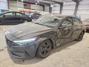 Hyundai Elantra 2.0L 4 2023