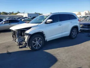 Toyota Highlander 3.5L 6 2017