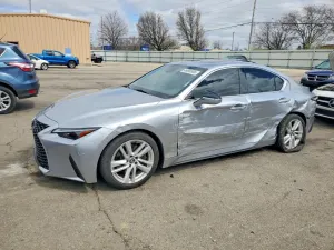 Lexus IS 2.0L 4 2024