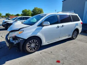 Toyota Sienna 3.5L 6 2015