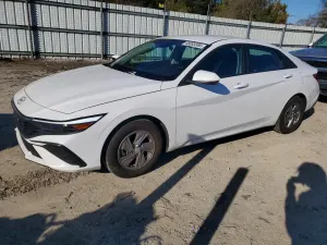 Hyundai Elantra 2.0L 4 2025