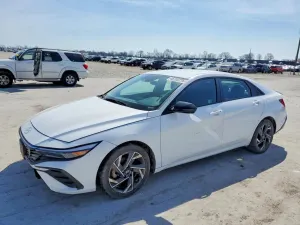 Hyundai Elantra 2.0L 4 2025