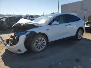 Tesla Model X 2021