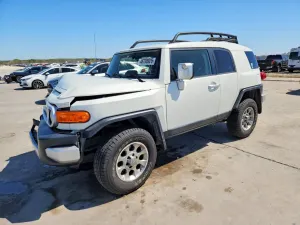Toyota FJ Cruiser 4.0L 6 2012