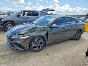 Hyundai Elantra 2.0L 4 2025