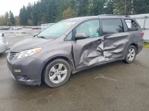 Toyota Sienna 3.5L 6 2016