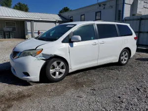Toyota Sienna 3.5L 6 2012
