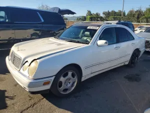 Mercedes-Benz E 4.3L 8 2001