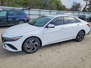 Hyundai Elantra 2.0L 4 2025