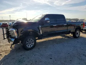 Ford F-350 6.7L 8 2025