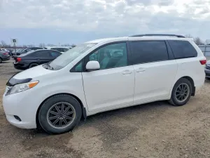 Toyota Sienna 3.5L 6 2017