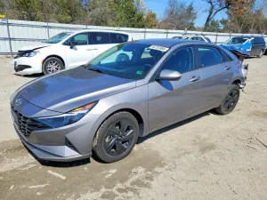 Hyundai Elantra 2.0L 4 2022