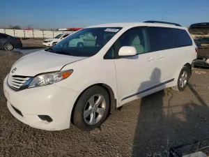 Toyota Sienna 3.5L 6 2017