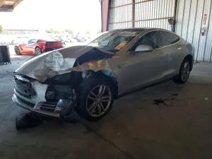 Tesla Model S 2013