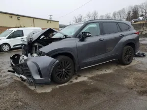 Toyota Highlander 2.4L 4 2023