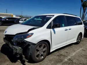 Toyota Sienna 3.5L 6 2015
