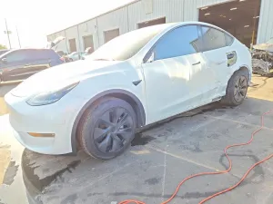 Tesla Model Y 2025
