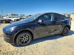 Tesla Model Y 2025