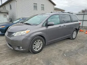 Toyota Sienna 3.5L 6 2017