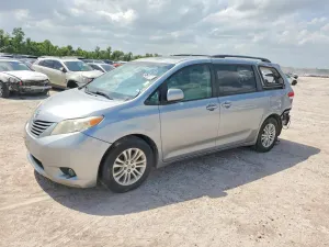 Toyota Sienna 3.5L 6 2013