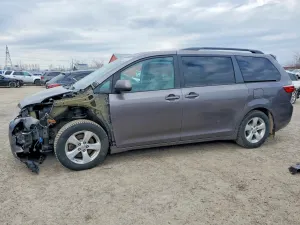 Toyota Sienna 3.5L 6 2015