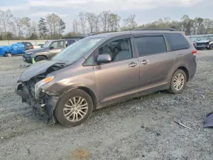 Toyota Sienna 3.5L 6 2012