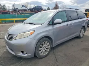 Toyota Sienna 3.5L 6 2012