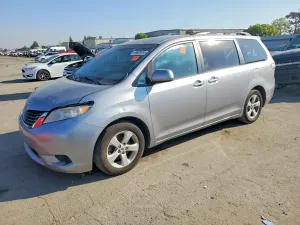 Toyota Sienna 3.5L 6 2012