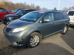 Toyota Sienna 3.5L 6 2013