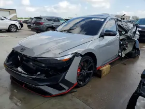 Hyundai Elantra 2.0L 4 2025
