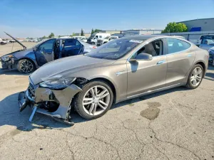 Tesla Model S 2015