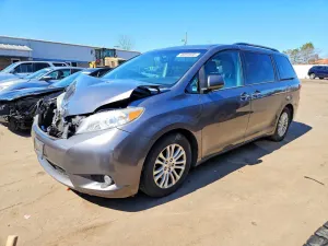 Toyota Sienna 3.5L 6 2015