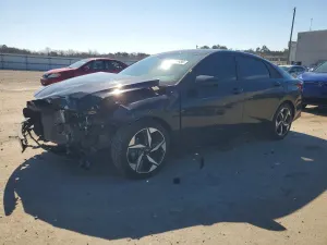Hyundai Elantra 2.0L 4 2023
