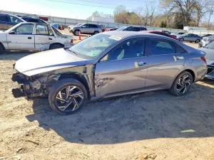 Hyundai Elantra 2.0L 4 2025