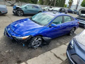 Hyundai Elantra 2.0L 4 2025