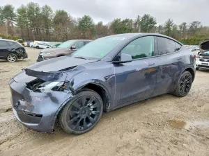 Tesla Model Y 2025