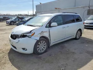 Toyota Sienna 3.5L 6 2016