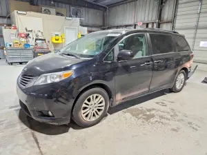 Toyota Sienna 3.5L 6 2015