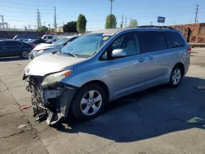 Toyota Sienna 3.5L 6 2013