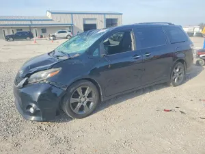 Toyota Sienna 3.5L 6 2016